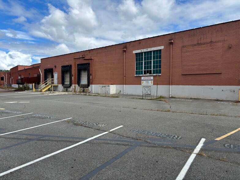 More Photos Of 1000 Robins Rd, Lynchburg Manufacturing For Lease