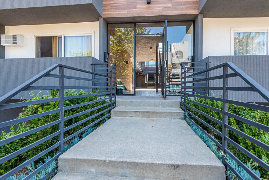 More Photos Of 1534 S Shenandoah St, Los Angeles Apartments For Sale