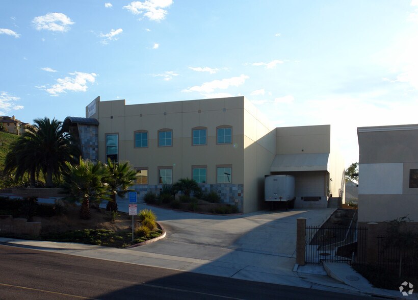 More Photos Of 1739 Melrose Dr, San Marcos Showroom For Lease