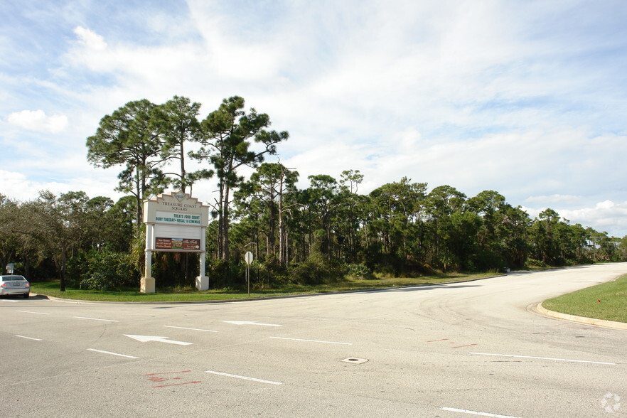 More Photos Of 2751 NW Mall Cir, Jensen Beach Department Store For Sale