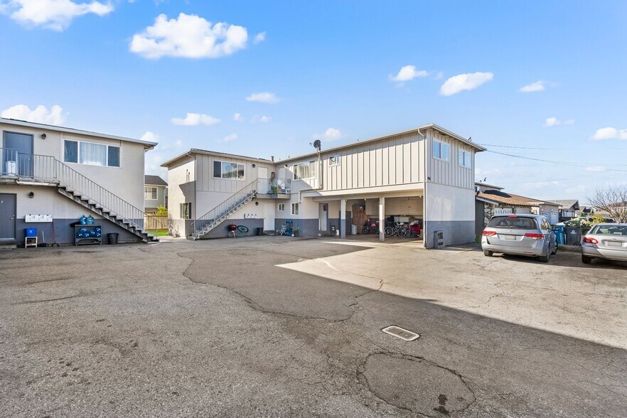 More Photos Of 466 Willow Ave, Half Moon Bay Apartments For Sale