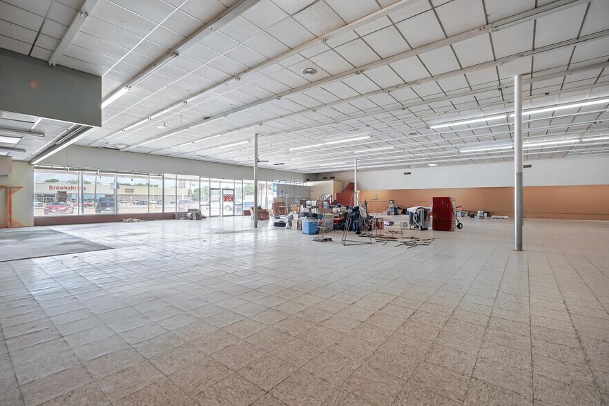 More Photos Of 500-511 E Broadway St, Sweetwater Storefront For Sale