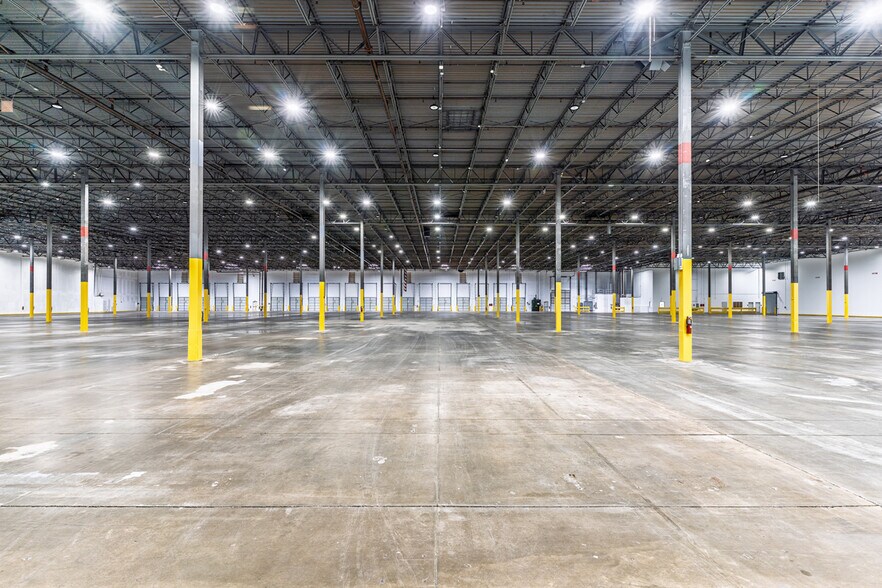 More Photos Of 125 Southside Ct, McDonough Distribution For Lease