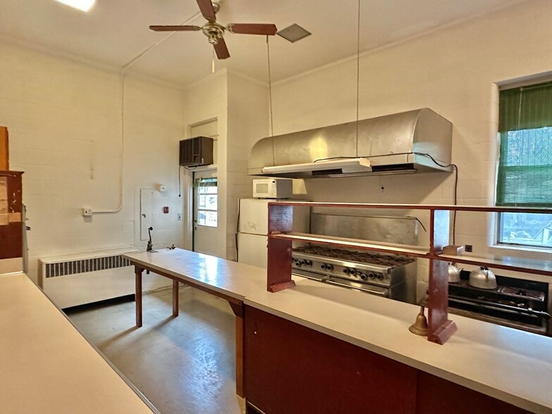 More Photos Of 206 Church St, Vienna Religious Facility For Sale