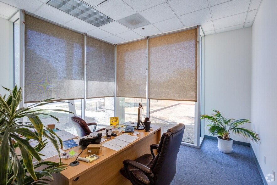 More Photos Of 707-709 E Hueneme Rd, Oxnard Warehouse For Sale