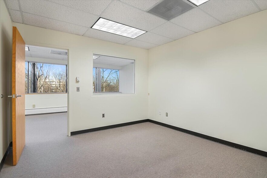 More Photos Of 140 Littleton Rd, Parsippany Office For Lease