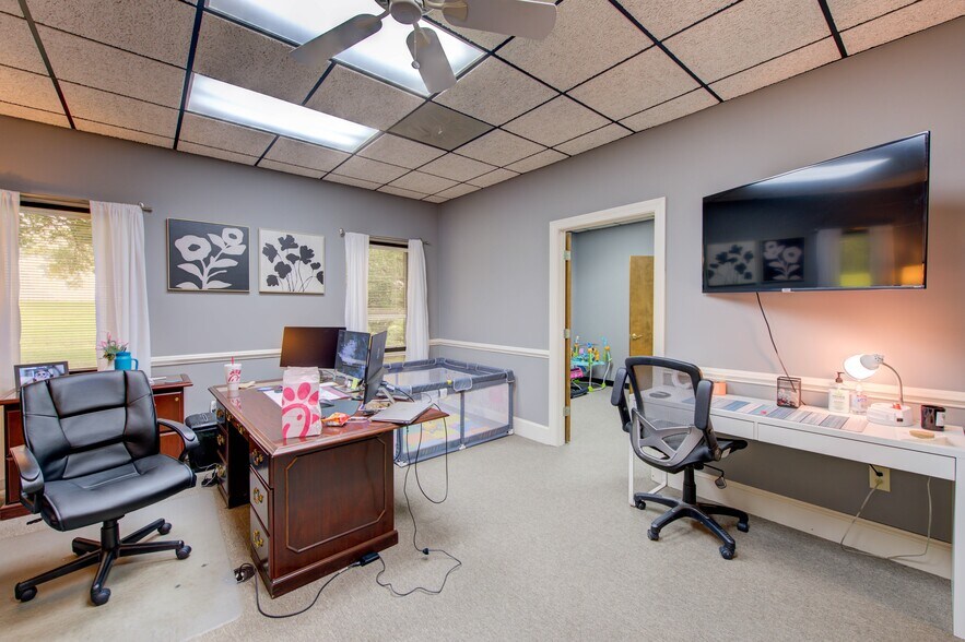 More Photos Of 475 Industrial Dr, Lexington Showroom For Sale