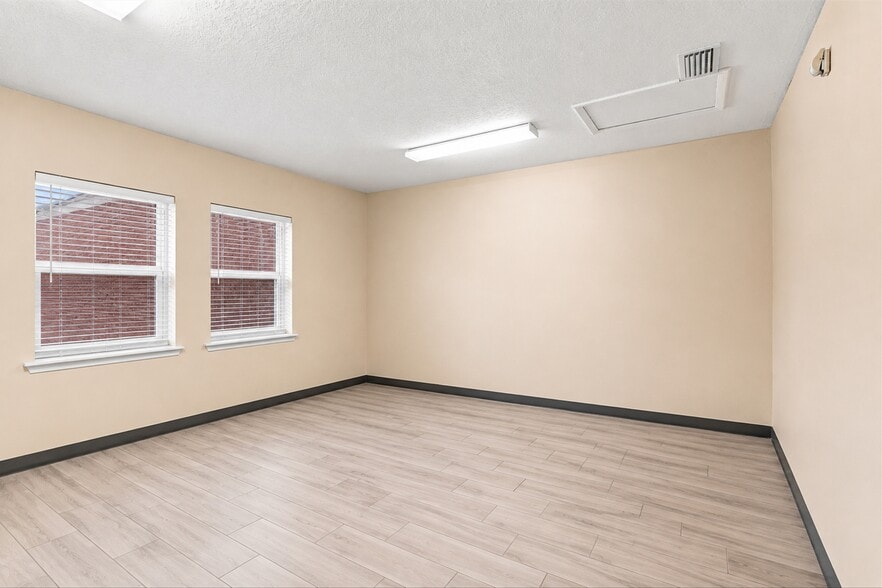 More Photos Of 7602 Kenya St, Jacksonville Specialty For Sale