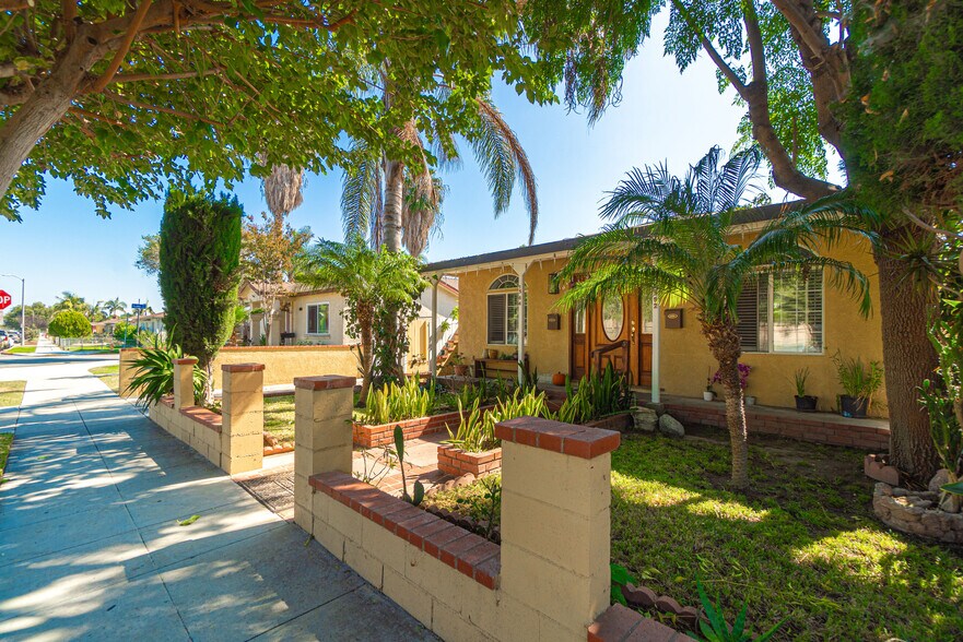 More Photos Of 1562 W 31st St, Long Beach Apartments For Sale