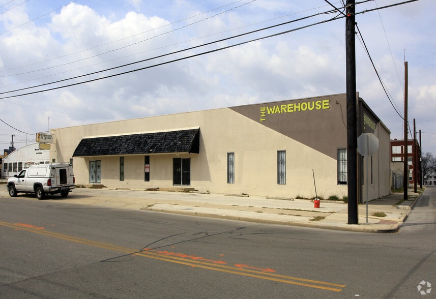 Primary Photo Of 923-927 N Alamo St, San Antonio Light Manufacturing For Lease