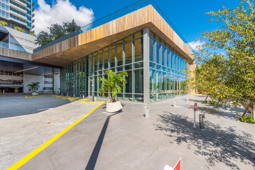 More Photos Of 21550 Biscayne Blvd, Aventura Office For Lease