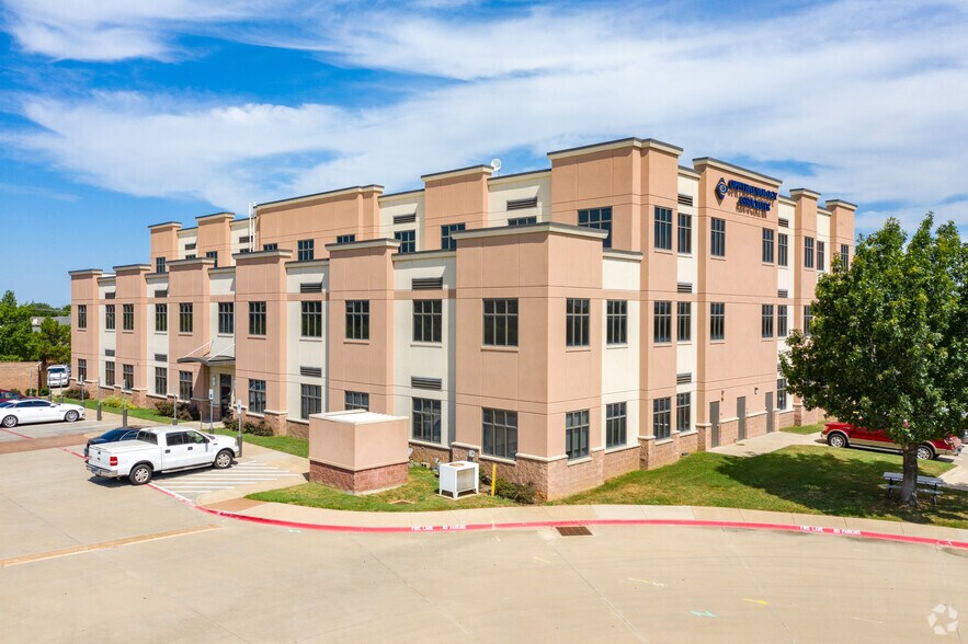 More Photos Of 809 W Harwood Rd, Hurst Medical For Lease