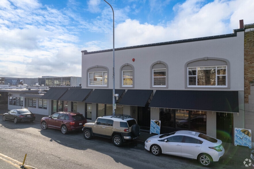 More Photos Of 111-117 Lake St S, Kirkland Storefront Retail Residential For Lease