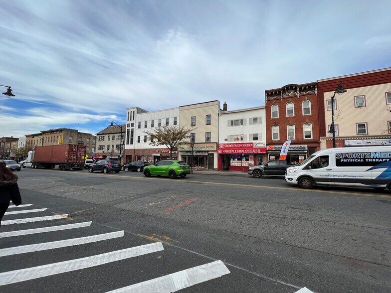 More Photos Of 839 Elizabeth Ave, Elizabeth General Retail For Sale