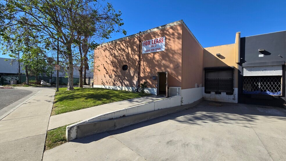More Photos Of 2001 Hawkins Circle, Los Angeles Warehouse For Lease