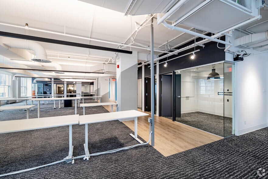 More Photos Of 350-390 Rue Sainte-Catherine O, Montréal Loft Creative Space For Lease