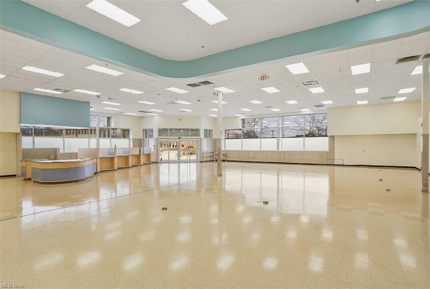 More Photos Of 475 E 185th St, Euclid Drugstore For Sale