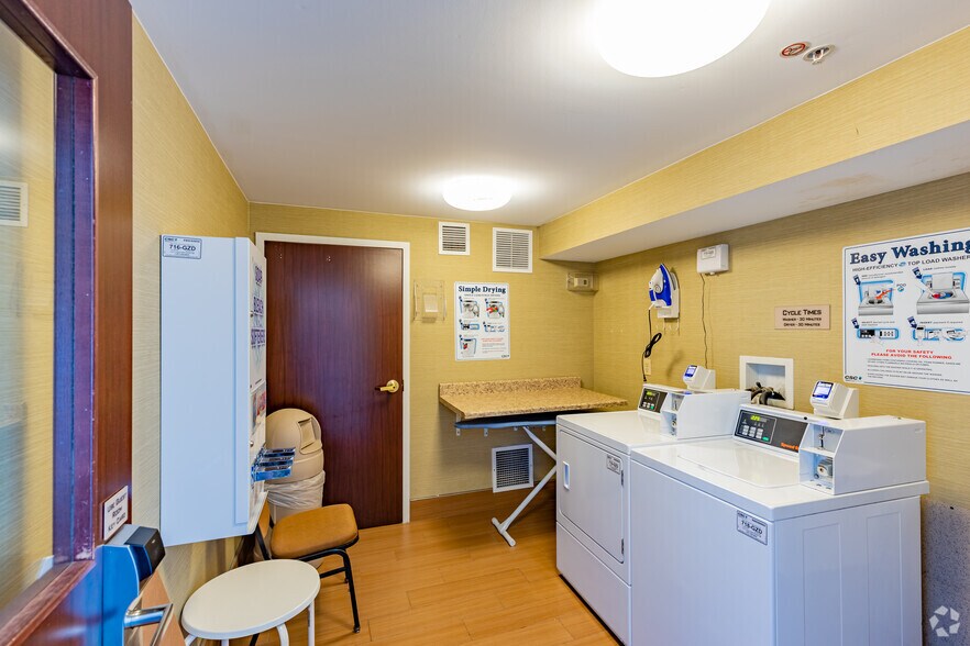 More Photos Of 16 Trinity Point Dr, Washington Hotel For Sale