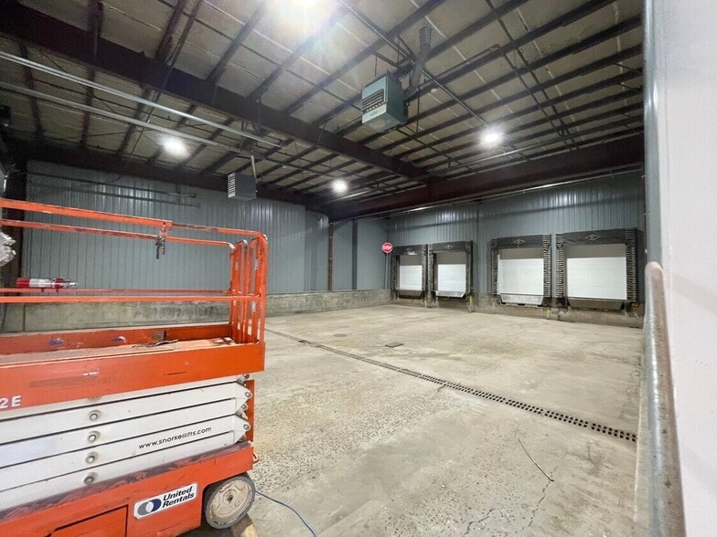 More Photos Of 513-539 E Hiawatha Blvd, Syracuse Warehouse For Sale