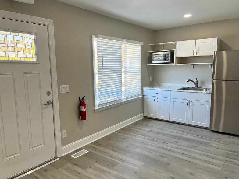 More Photos Of 108 Justice Heights St, Apex Medical For Lease