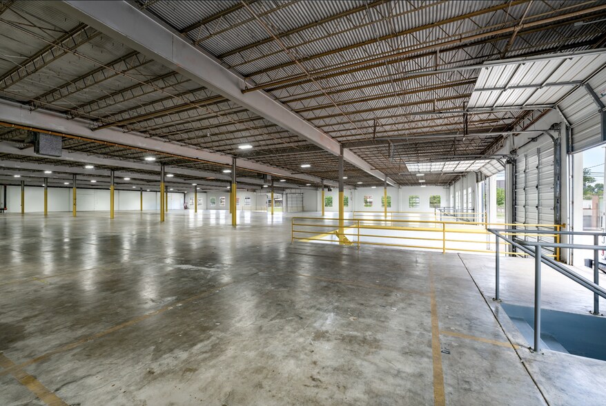 More Photos Of 2802 Canal St, Houston Warehouse For Lease