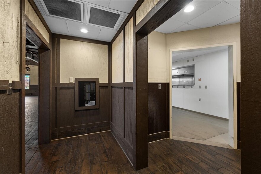 More Photos Of 1445 Center Dr, Medford Restaurant For Lease