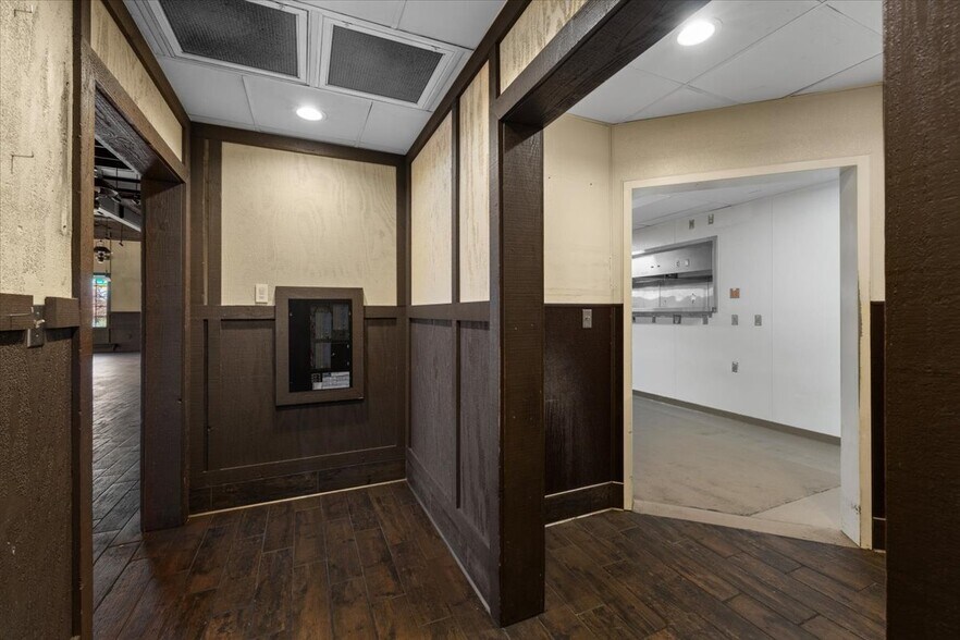 More Photos Of 1445 Center Dr, Medford Restaurant For Lease