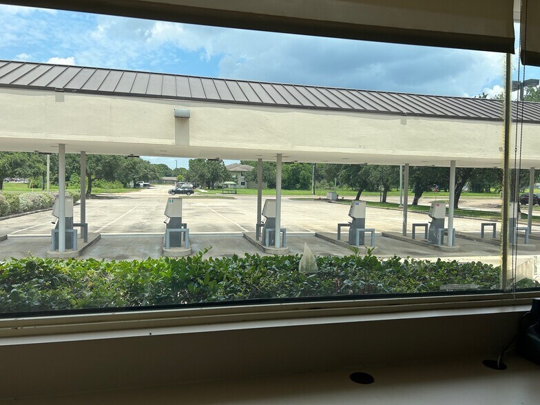 More Photos Of 723 Rollingbrook Dr, Baytown Office For Sale