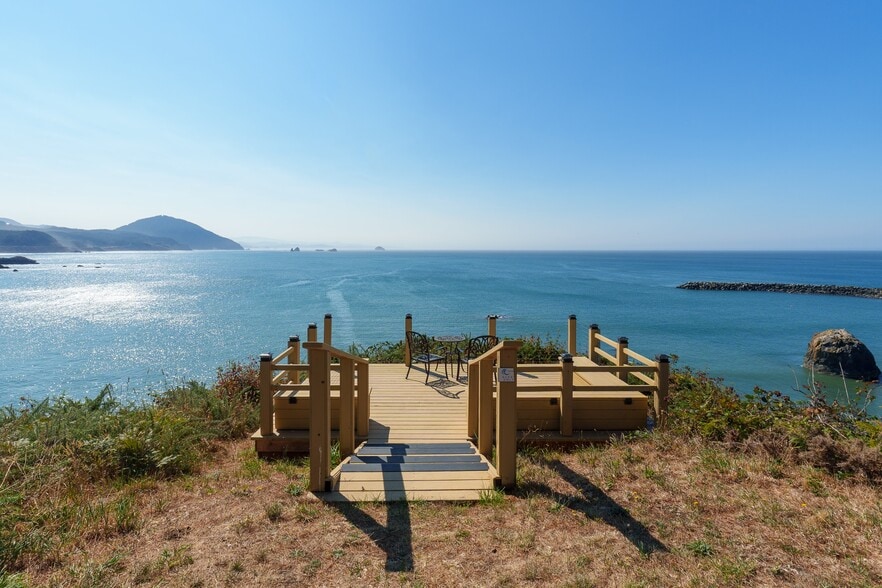 More Photos Of 409 Jackson St, Port Orford Specialty For Sale