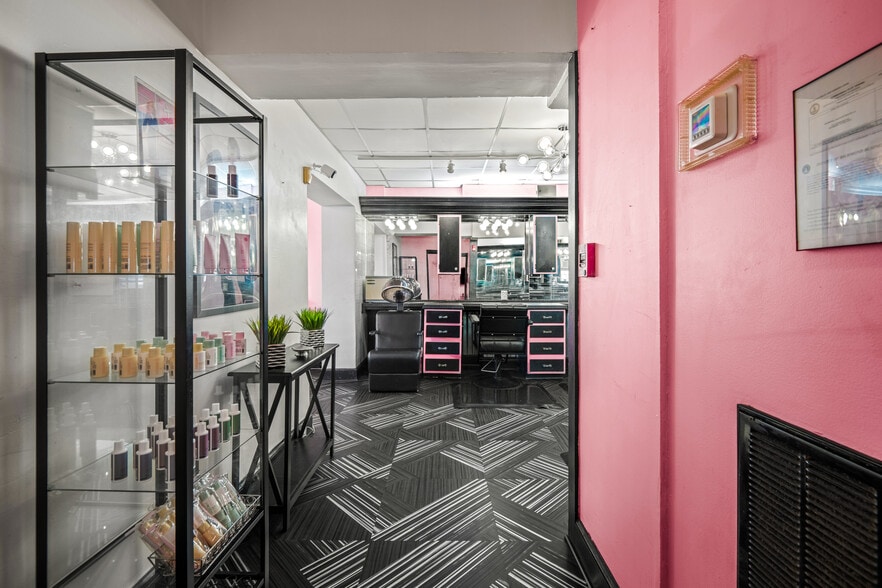 More Photos Of 10 S Crenshaw Ave, Richmond Freestanding For Lease