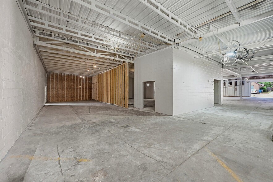 More Photos Of 613 S Armstrong Ave, Denison Warehouse For Sale
