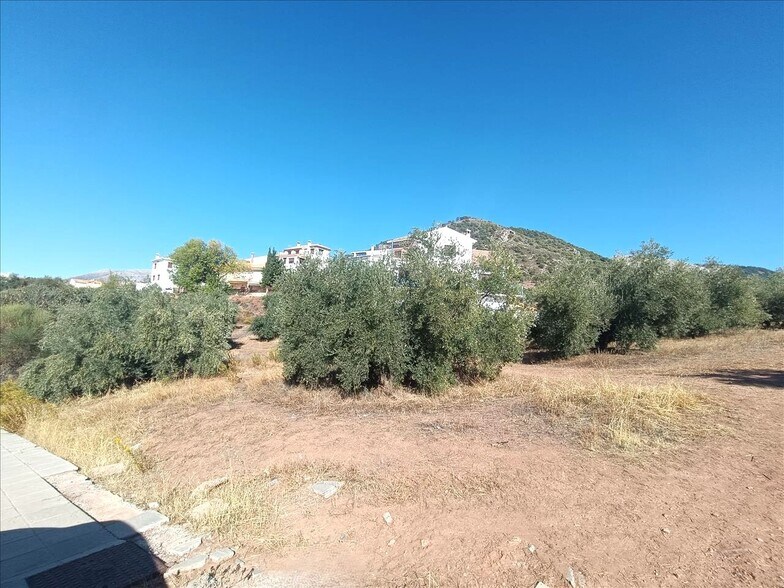 More Photos Of 3 Sau, Nívar Land For Sale