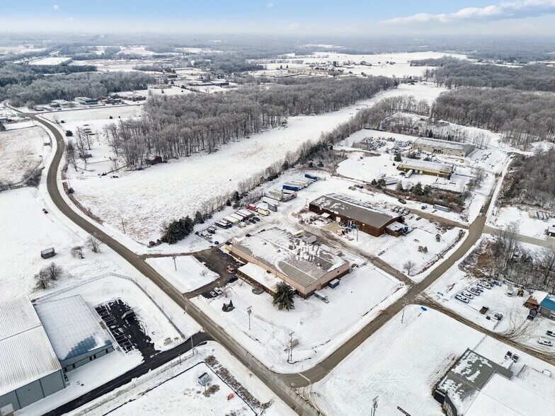 More Photos Of 411 Industrial Dr, White House Manufacturing For Lease