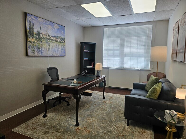 More Photos Of 400 W Main St, Babylon Medical For Lease