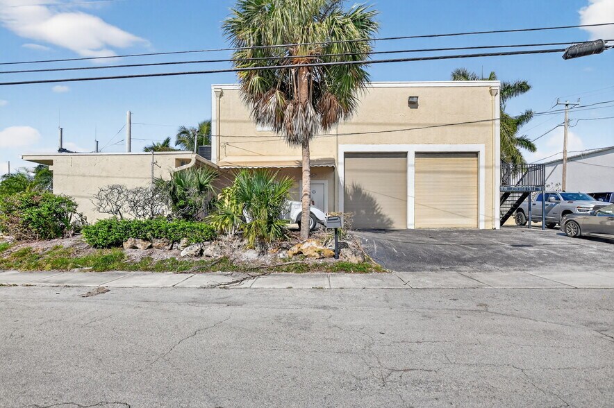 More Photos Of 13 SW 10th St, Deerfield Beach Flex For Lease