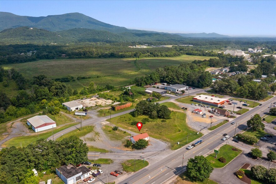 More Photos Of 806 N 3rd Ave, Chatsworth Office Residential For Sale