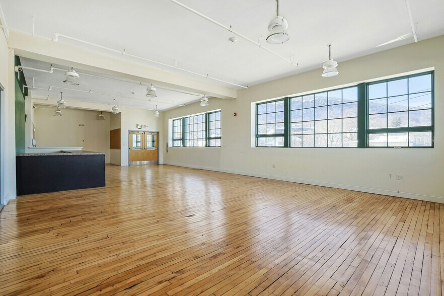 More Photos Of 31 W Broad St, Haverstraw Office For Lease