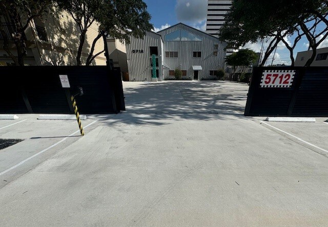 More Photos Of 5712 Val Verde St, Houston Loft Creative Space For Sale
