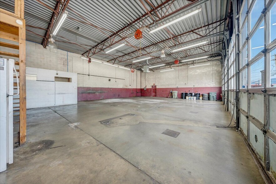 More Photos Of 1202 W Main St, Salem Auto Repair For Sale