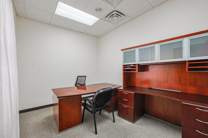 More Photos Of 2001 W Nolana Ave, McAllen Office For Lease