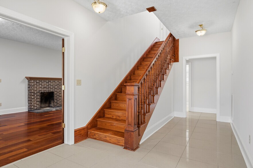 More Photos Of 6245 University Park Dr, Radford Office Residential For Sale