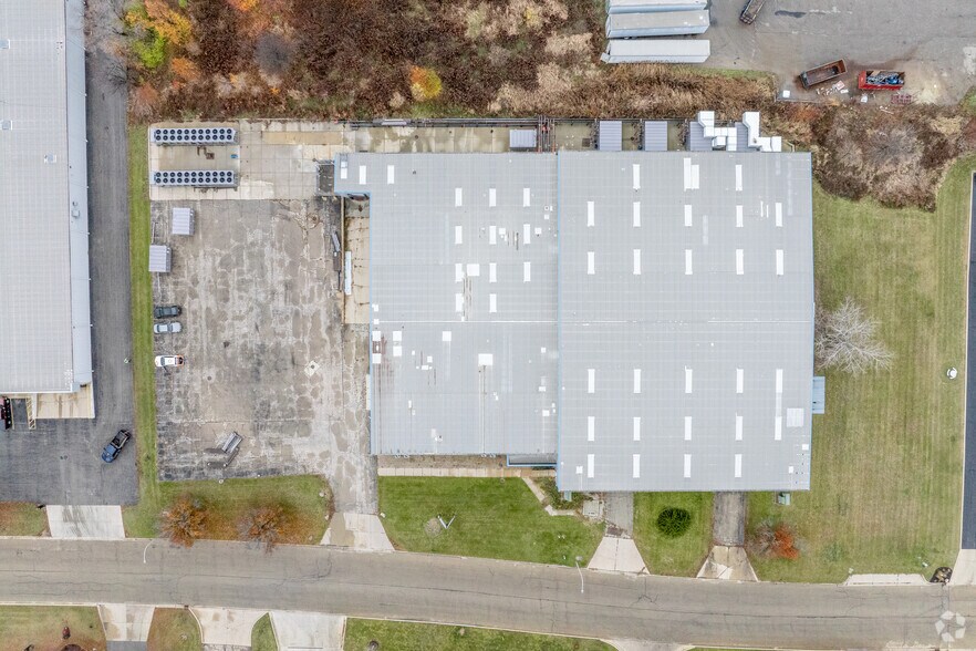 More Photos Of 740 Schneider Dr, South Elgin Manufacturing For Sale