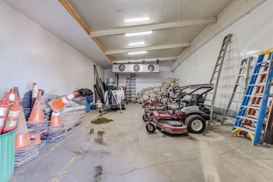 More Photos Of 81500 Industrial Pl, Indio Warehouse For Sale