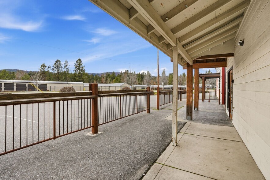 More Photos Of 4110 S Bowdish Rd, Spokane Flex For Sale