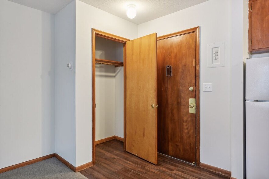 More Photos Of 2009-2017 Commerce Blvd, Mound Apartments For Sale
