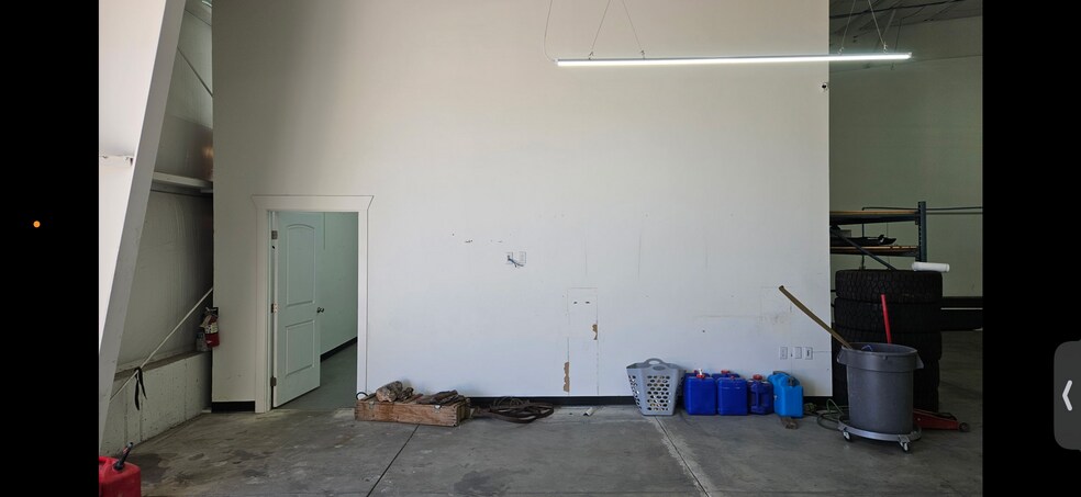 More Photos Of 110 E 4000 N, Hyde Park Auto Repair For Lease