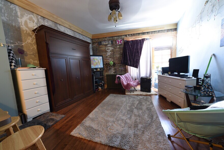 More Photos Of N88W16733 Appleton Ave, Menomonee Falls Flex For Sale