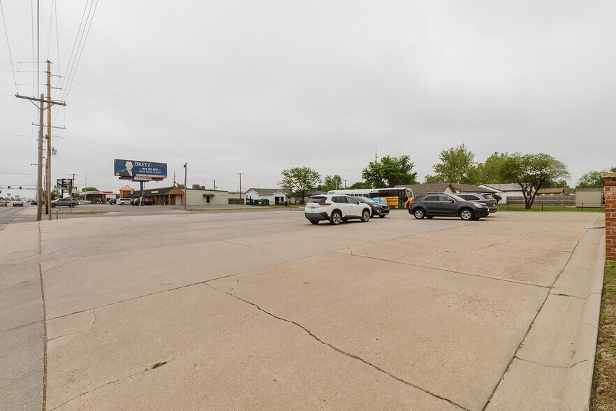 More Photos Of 1319 E 17th Ave, Hutchinson Religious Facility For Sale