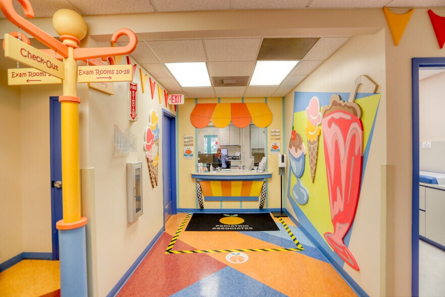 More Photos Of 1835 N Corporate Lakes Blvd, Weston Medical For Sale