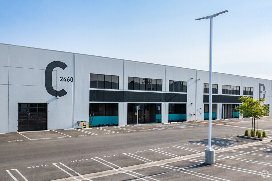 More Photos Of 2445-2460 E 12th St, Los Angeles Unknown For Lease